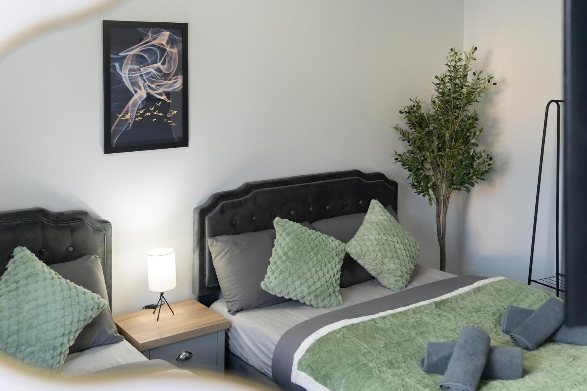 Open Mind Property - Apartment With 2 Double Beds Portsmouth Bagian luar foto