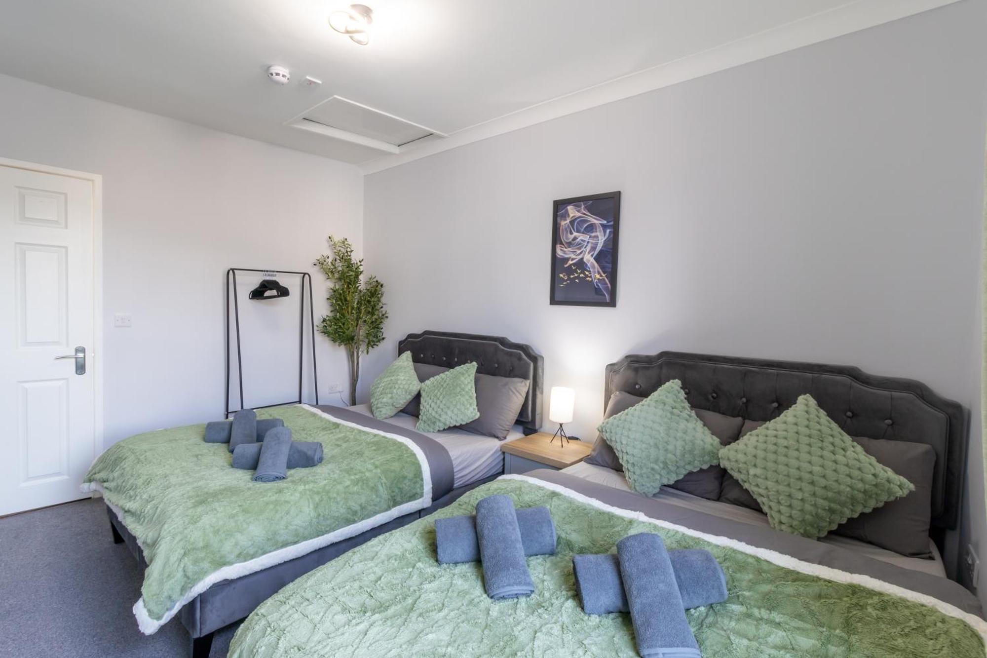 Open Mind Property - Apartment With 2 Double Beds Portsmouth Bagian luar foto