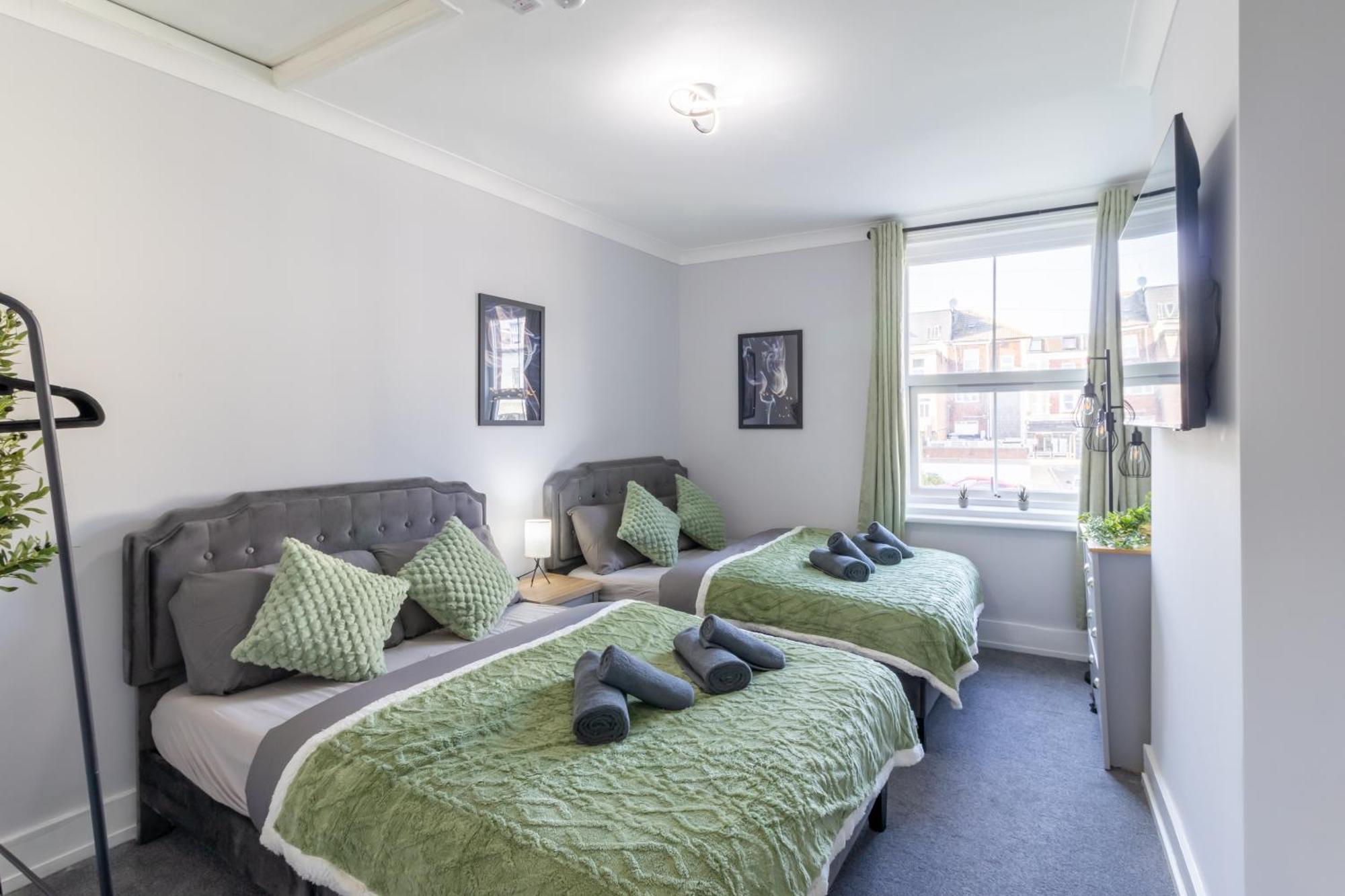 Open Mind Property - Apartment With 2 Double Beds Portsmouth Bagian luar foto