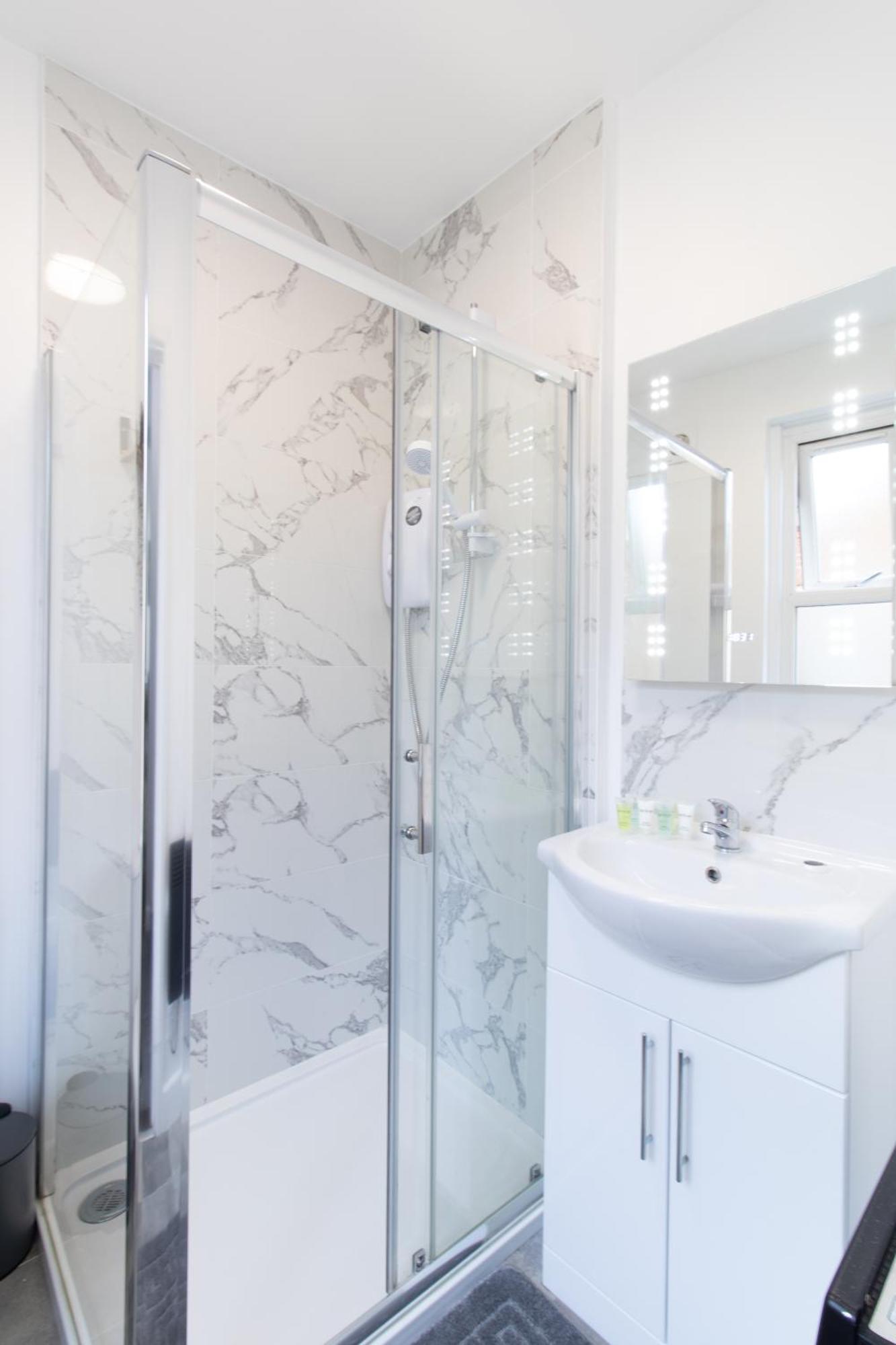 Open Mind Property - Apartment With 2 Double Beds Portsmouth Bagian luar foto