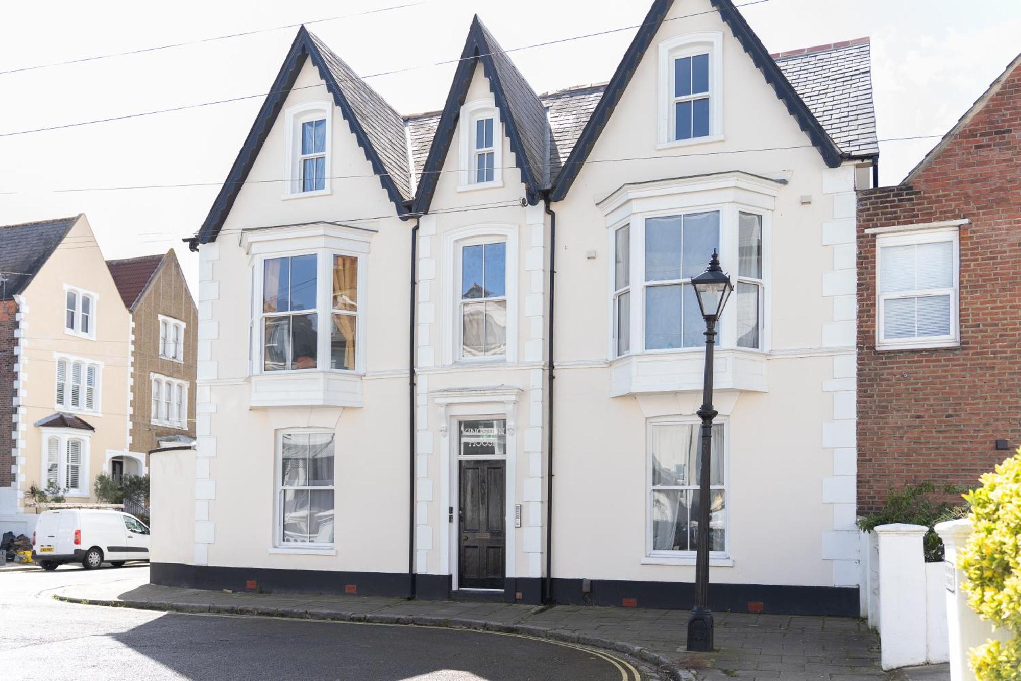 Open Mind Property - Apartment With 2 Double Beds Portsmouth Bagian luar foto